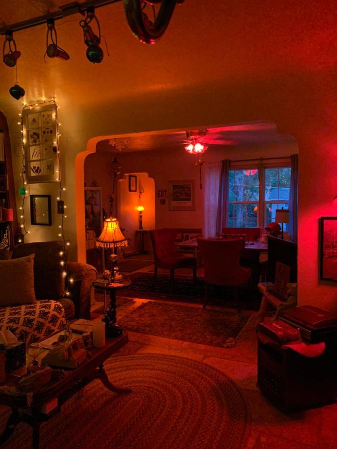 Mystic Portal 420 Guesthouse コロラドスプリングス エクステリア 写真